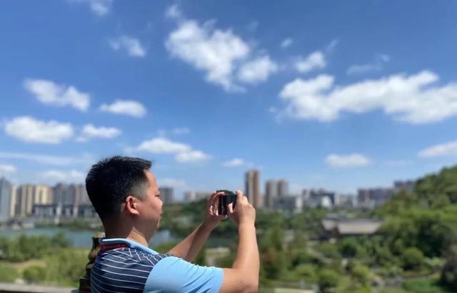 良好的生態(tài)為綠色發(fā)展鋪平道路！貴陽生態(tài)文明建設引來嘉賓點贊.jpeg
