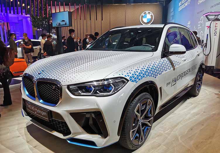與豐田共同研發(fā)，寶馬首款氫燃料電池SUV iX5 Hydrogen亮相.jpg