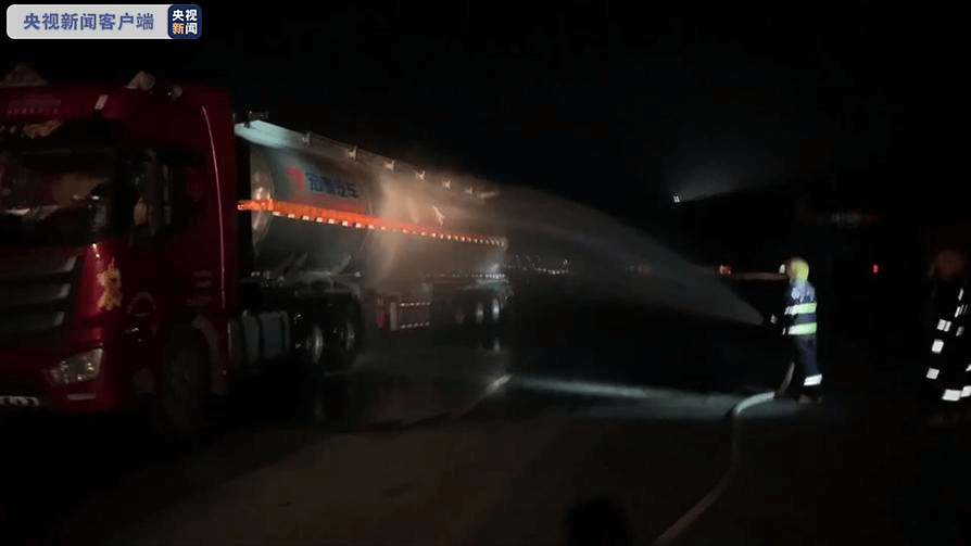 四川省廣元市一輛過(guò)氧化氫槽罐車發(fā)生泄漏，事故已處理完畢，無(wú)人員傷亡.png