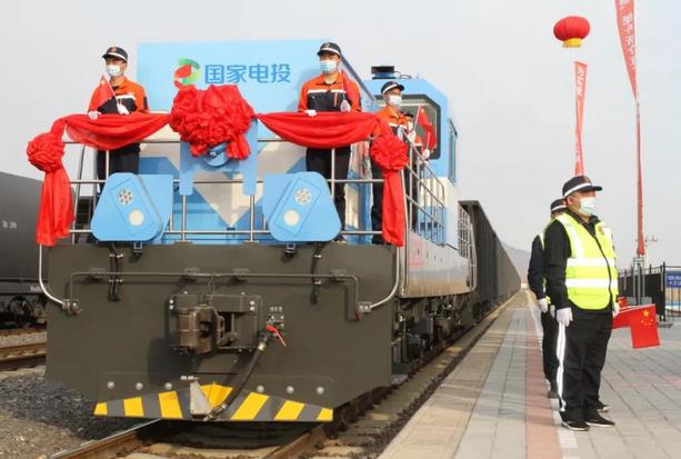 國(guó)家電投首臺(tái)氫燃料電池混合動(dòng)力機(jī)車上線.jpg