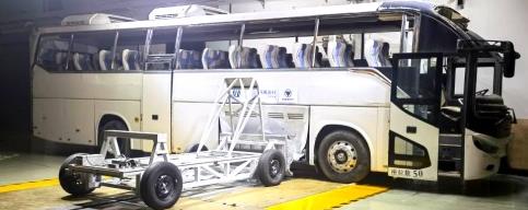 歐輝氫燃料客車通過國內(nèi)首次碰撞試驗，“護奧”實力贏得了央視的贊許！.jpg