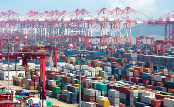上海港測試“世界上第一臺”氫燃料電池驅(qū)動的移動式起重機.jpg