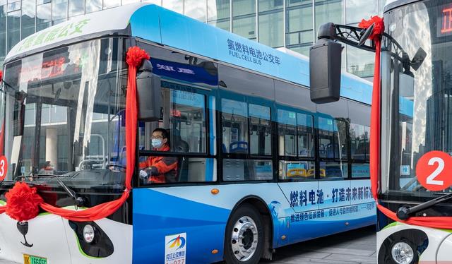 建設(shè)“川南氫港”，內(nèi)江開通了西部第一條氫燃料電池重卡示范線.jpg