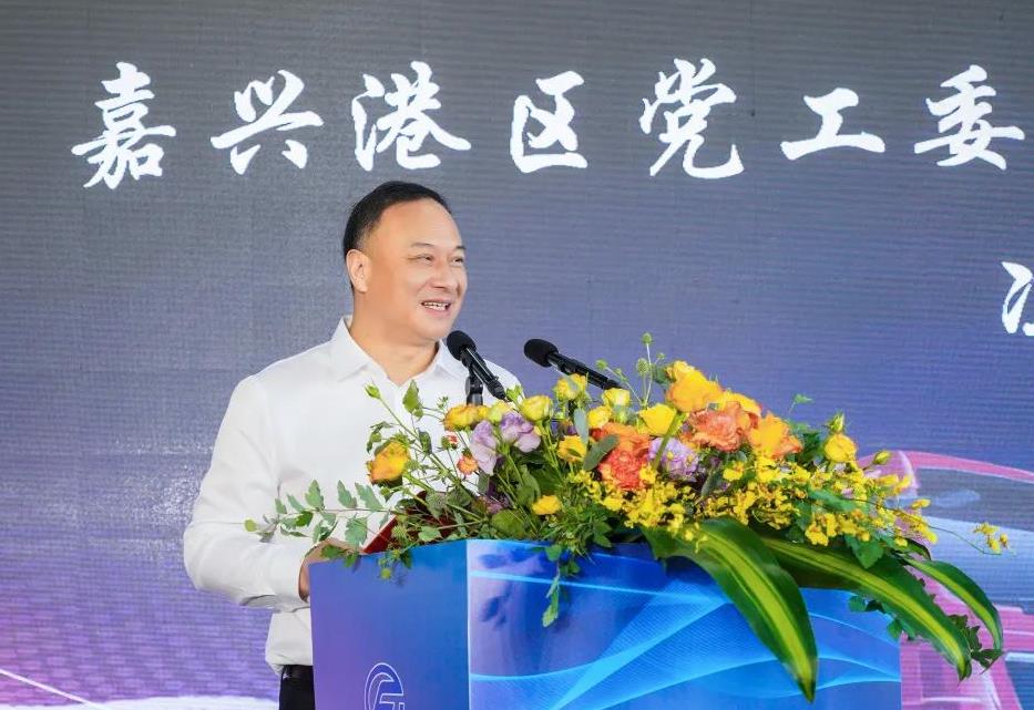 50臺氫能重卡！嘉興港區(qū)舉行氫能重卡示范運行交付暨浙江飛馳汽車首臺氫能重卡下線儀式.jpg