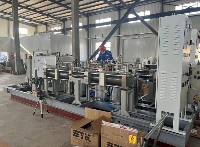 打破技術(shù)壟斷！康普銳斯這臺氫氣壓縮機大幅降低加氫站建設(shè)成本.jpg