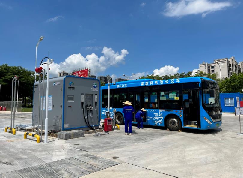 打破技術(shù)壟斷！康普銳斯這臺氫氣壓縮機大幅降低加氫站建設(shè)成本.jpg