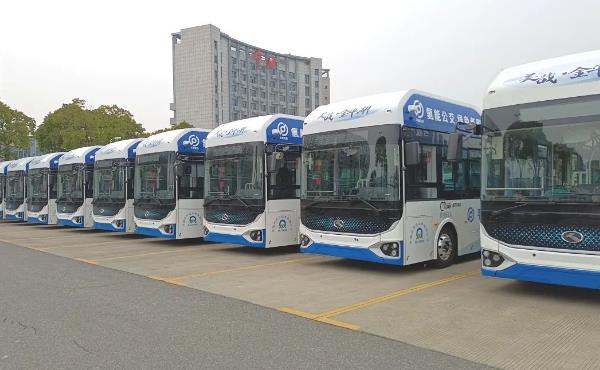 80kW燃料電池發(fā)動機(jī)，鋒源氫能助力平湖氫能公交示范投運！.jpg