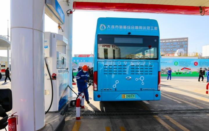 對比傳統(tǒng)方式成本降低20%以上，我國首個甲醇制氫加氫一體站投用.jpg